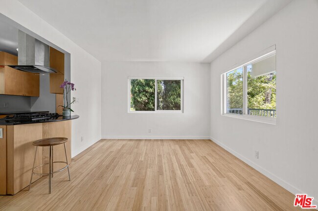 Building Photo - 631 Pier Ave