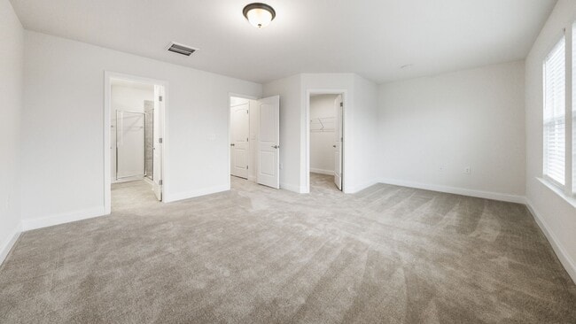 Building Photo - Beautiful 3 bedroom, 2.5 bath townhome in Shephard's Square!