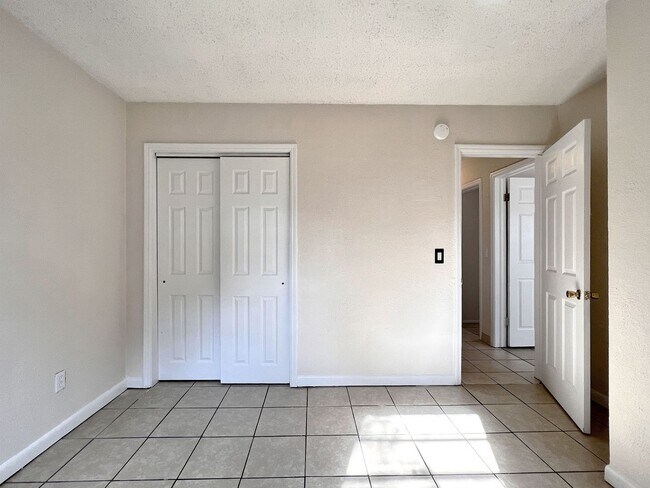 Building Photo - Three-Bedroom Home with Spacious Family Bo...