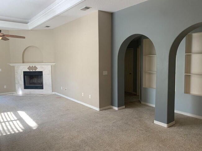 Building Photo - "Spacious 4-Bedroom Gem with 2 Full Baths ...