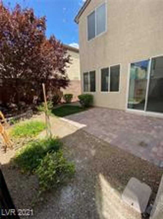 Building Photo - Lovely home with bedroom downstairs.