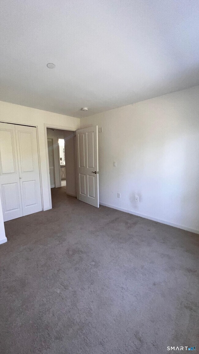 Building Photo - 26 School House Dr