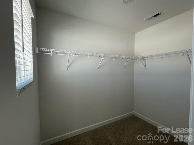 Building Photo - 1548 31st St NE