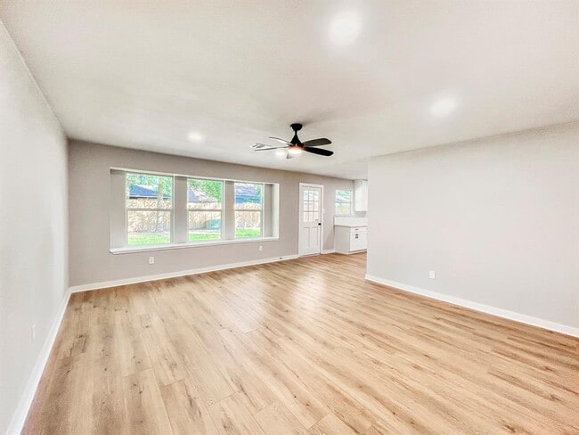 Building Photo - 4926 Adonis Dr