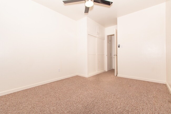Building Photo - Charming 1 Bed/1 Bath - Just One Block from the Ocean in North Pacific Beach!