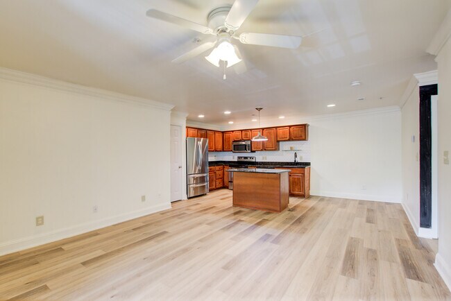 Building Photo - 304 Madison Ct