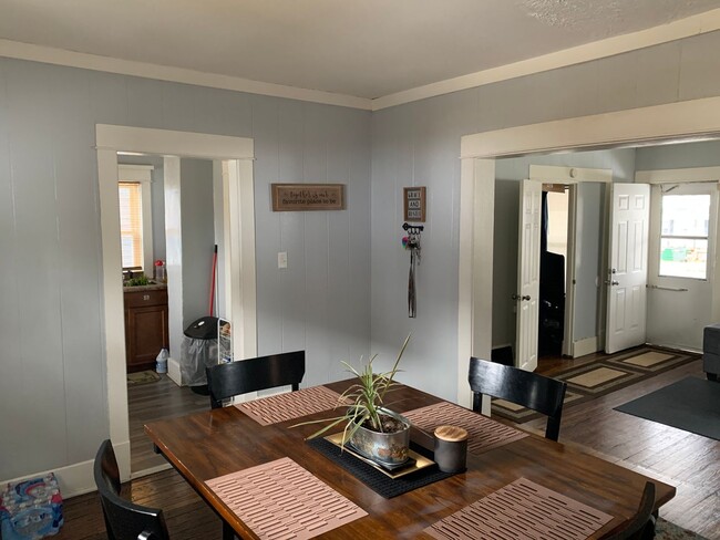 Building Photo - 2 (optional 3) bedroom house  down the str...