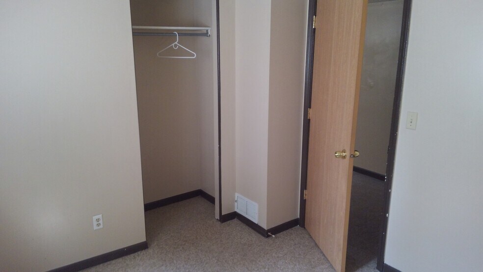 bedroom - 1318 Albert Ave