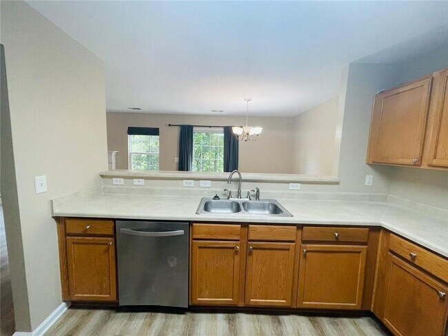 Building Photo - 2430 Mayfair Dr