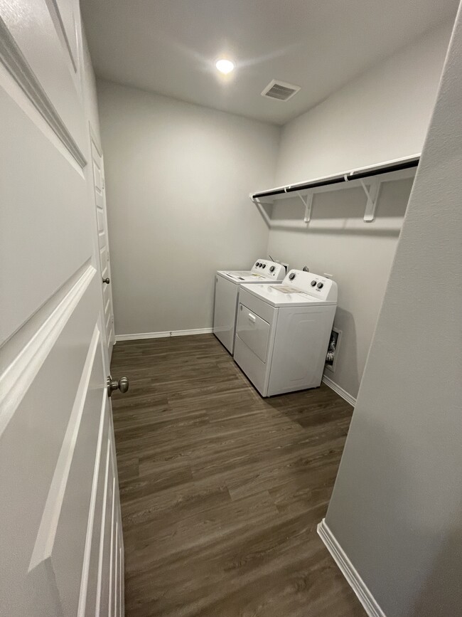 Building Photo - 5810 Fresh View Ct