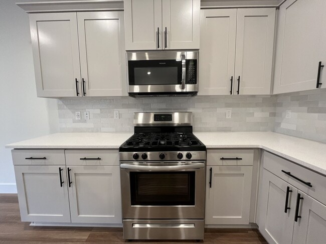 Building Photo - Modern 2022-Built 3-Bedroom Home with Open Layout, Entertainer’s Kitchen. Near Parks & Playgrounds