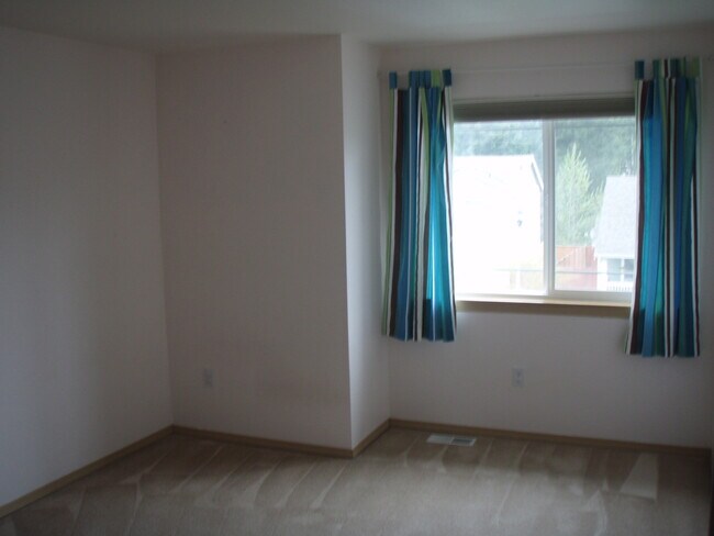 Building Photo - Beautiful 4 Bedroom Hillsboro Home