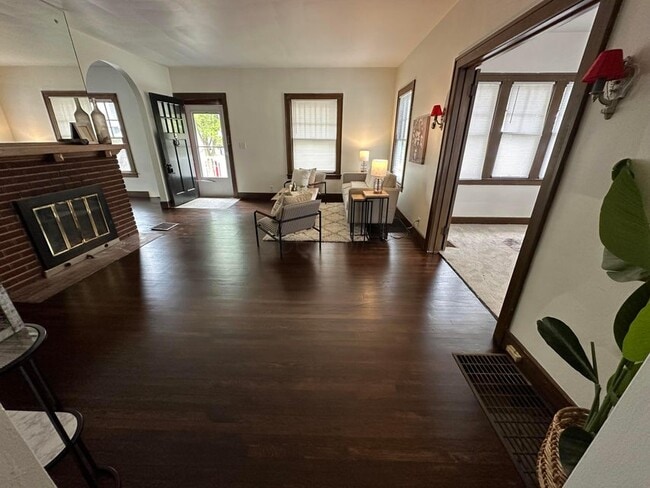 Building Photo - 125 Lincoln Ave