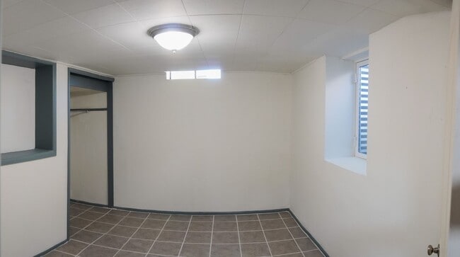 Building Photo - 3 bed 2 ba w Finished Basement + Garage - APPLY FREE!