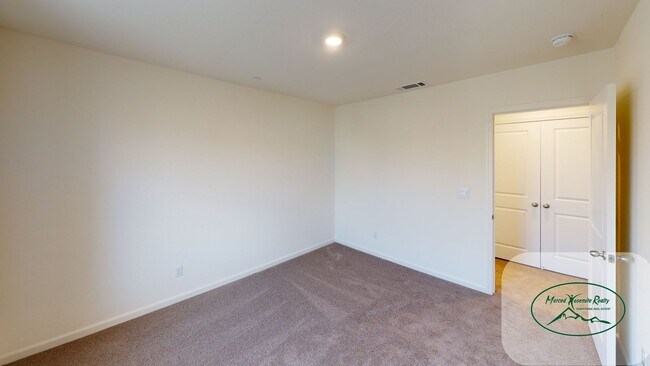 Building Photo - 371 Shafer Ave