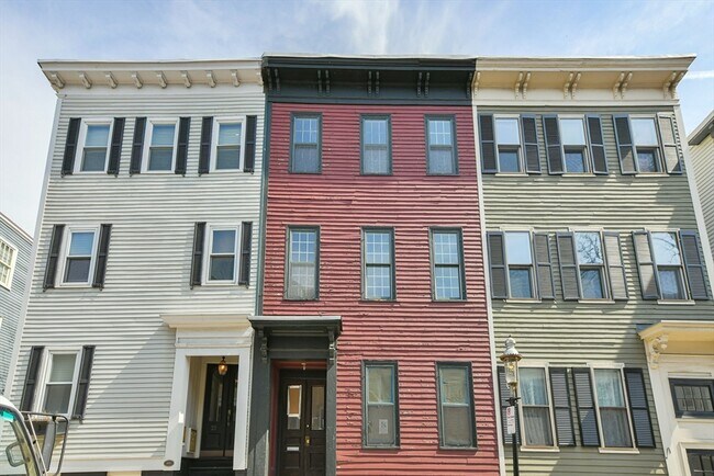 Building Photo - 31 Pleasant St