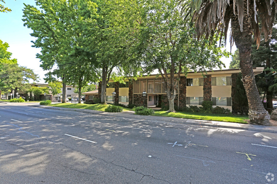 Building Photo - Howe Manor Apartments