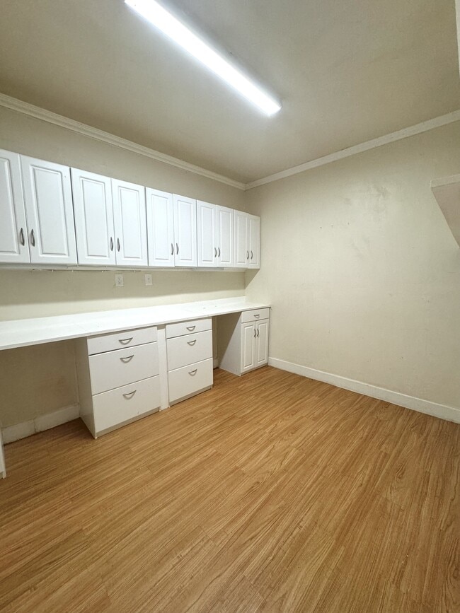 Building Photo - 3504 Lewis Ln