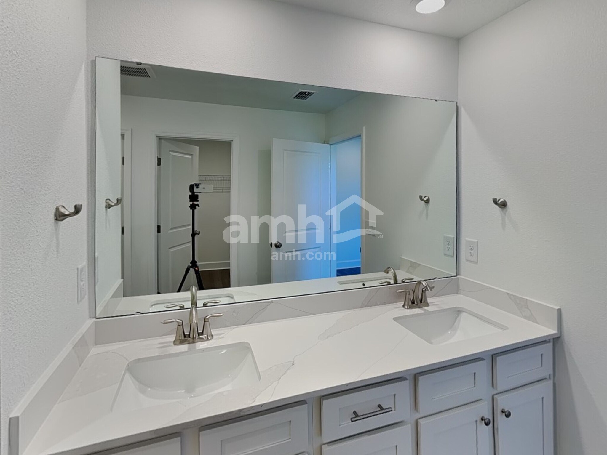 Building Photo - 16536 Cheyanne Ct