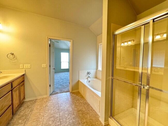 Building Photo - 15705 Creek Heights Dr