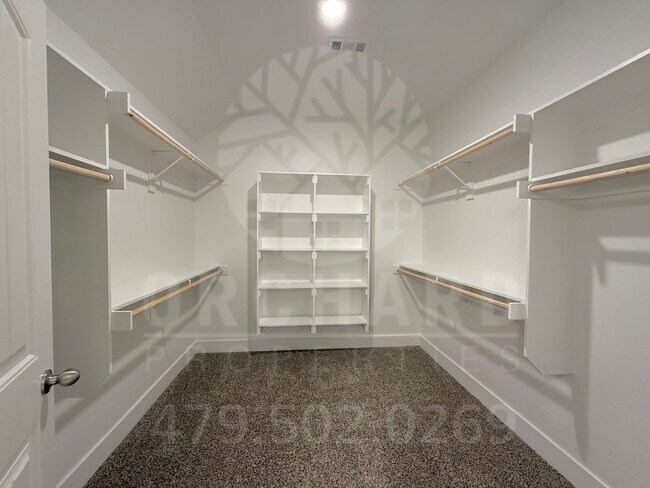 Building Photo - 997 Fair Oaks St