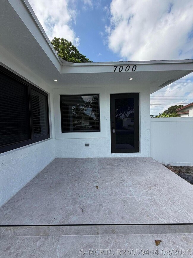 Building Photo - 7000 Tyler St