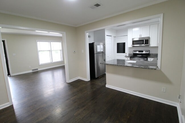 Building Photo - 1/2 Off Your August 2025 Rent On This 2 Be...
