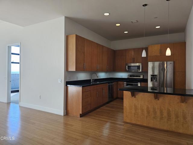 Building Photo - 3223 W 6th St