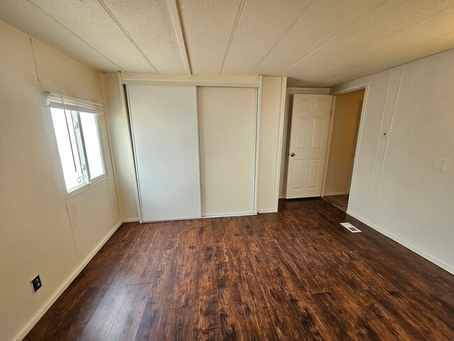 Building Photo - 4179 Airway Dr NE