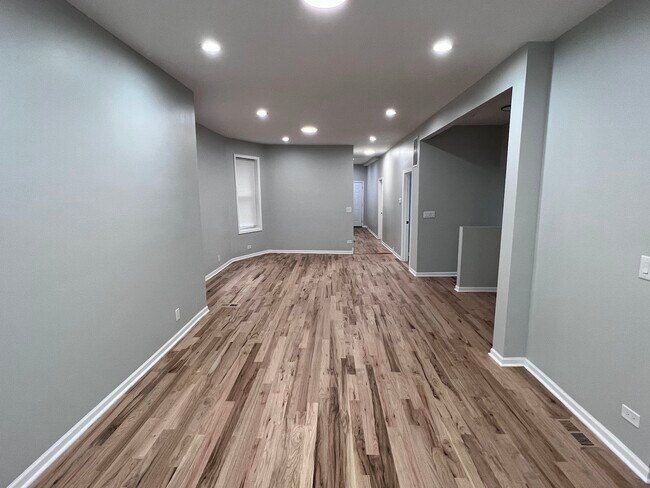 Building Photo - 1024 N Monticello Ave