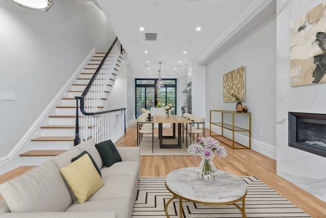 Building Photo - 131 W Newton St