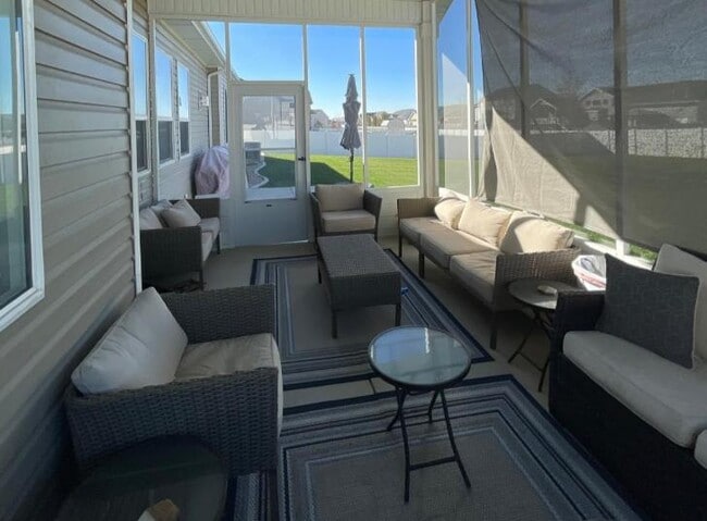 Building Photo - 1335 N 200 E