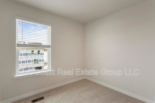 Building Photo - 413 Eclipse St