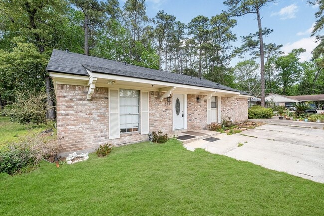 Building Photo - 635 Chapel Hill Dr