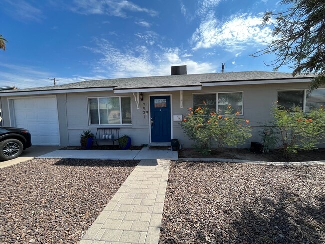 Building Photo - $0 First Month's Rent! Beautiful Three Bed...