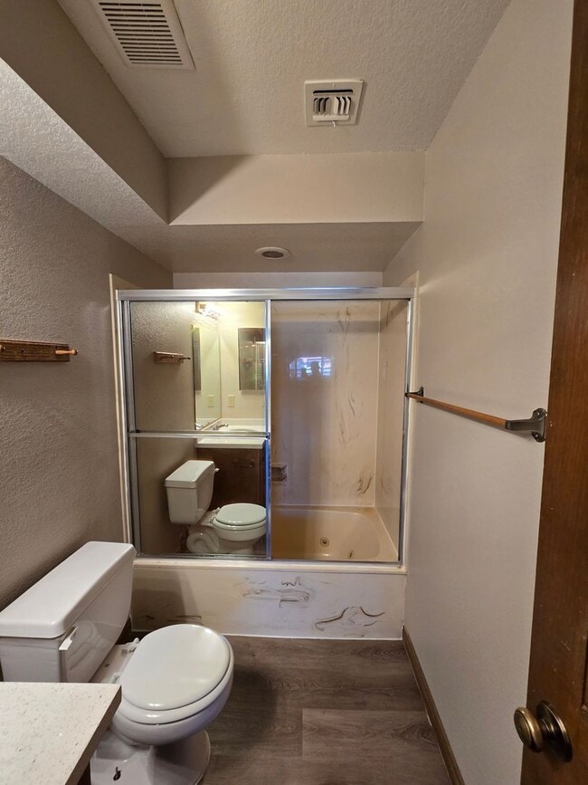 Building Photo - Renovated 2 Bedroom, 2 Bathroom Downstairs...