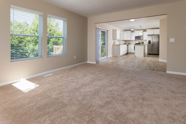 Building Photo - Outstanding Newer Home