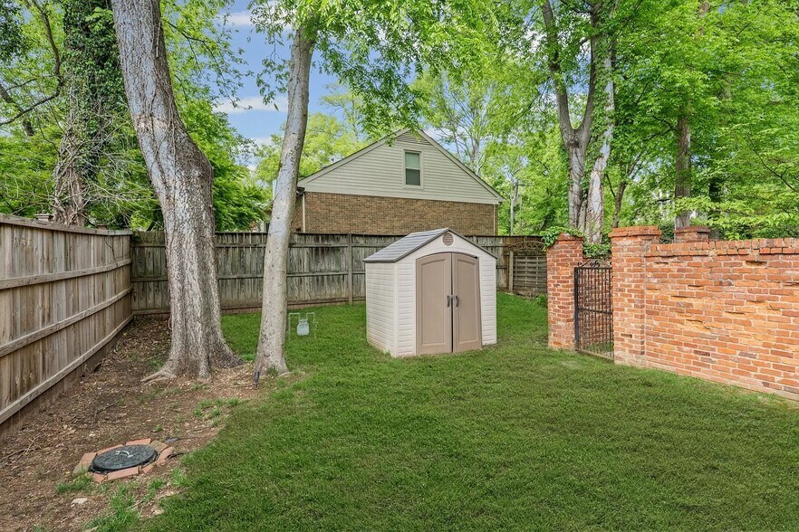 Building Photo - 3600 Bowlingate Ln
