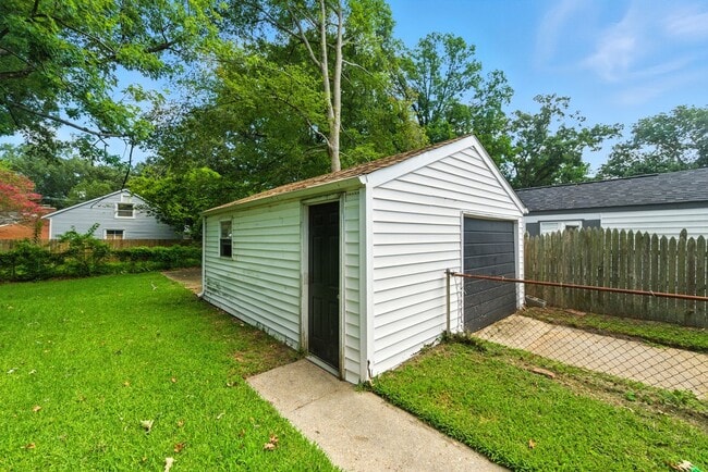 Building Photo - 206 Cynthia Dr