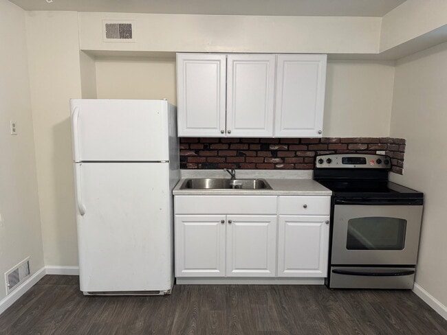 Building Photo - Beta place