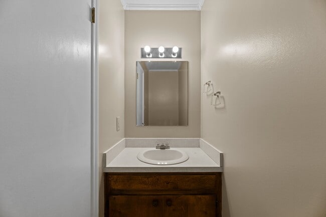 Building Photo - 21 Donnell Ave