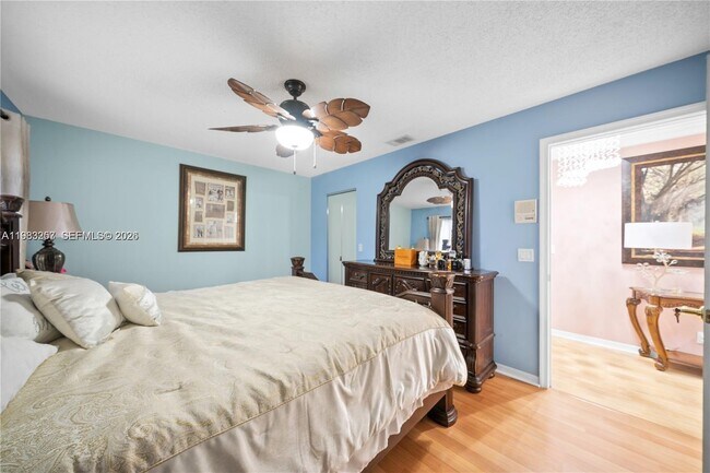 Building Photo - 2481 Riverdale Dr N