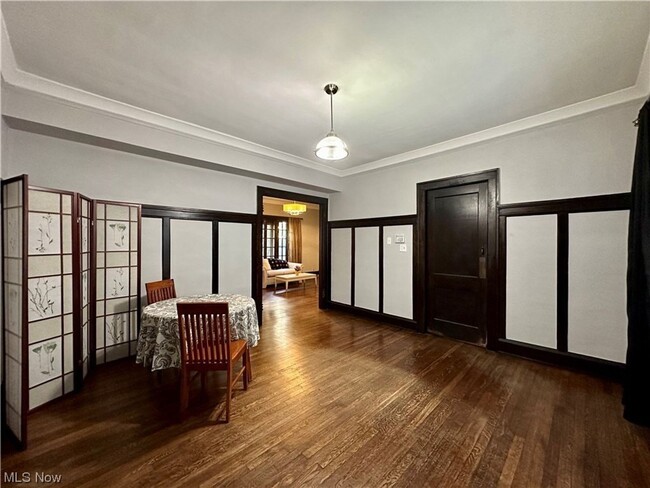 Building Photo - Charming 1-Bedroom Property in Prime Location