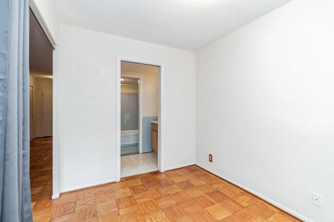 Building Photo - 1420 N Street NW #605