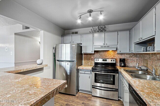 Building Photo - 4800 N Stanton St