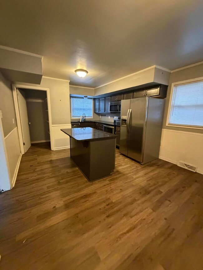 Building Photo - 2060 Alexandria Dr