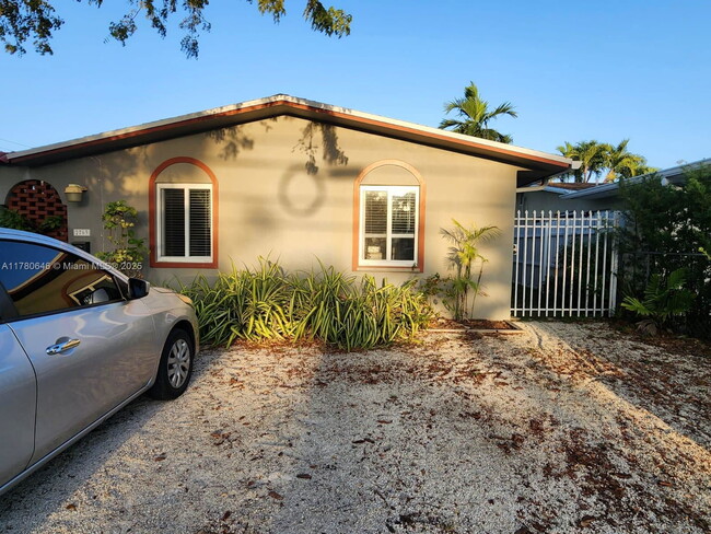 Primary Photo - 2763 SW 32nd Ave