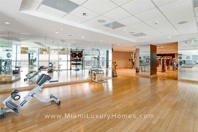 Building Photo - 900 Biscayne Blvd