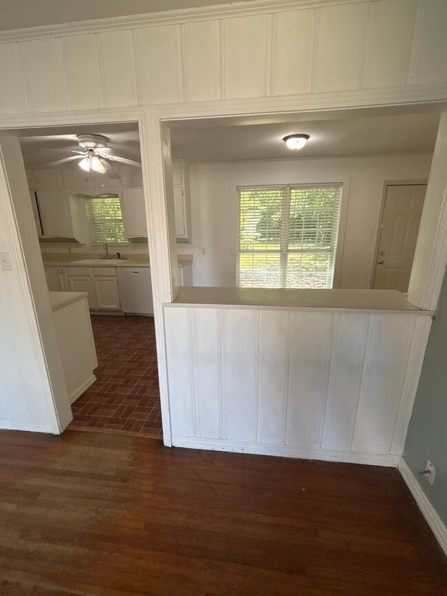 Building Photo - Cute 2/2/1 in the heart of Pollard Park area!