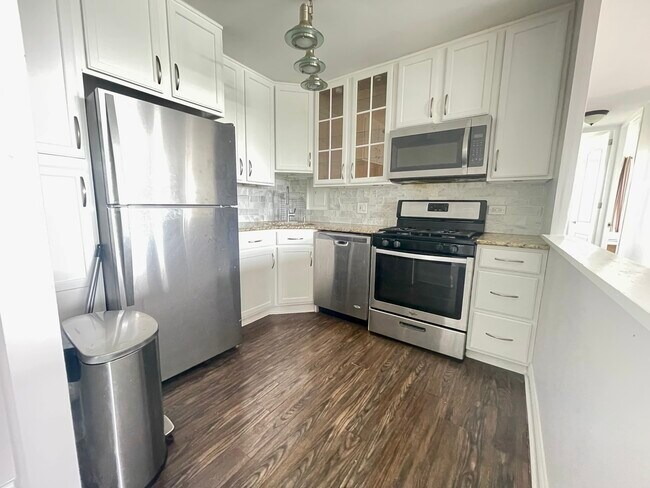 Building Photo - 1450 E 55th Pl